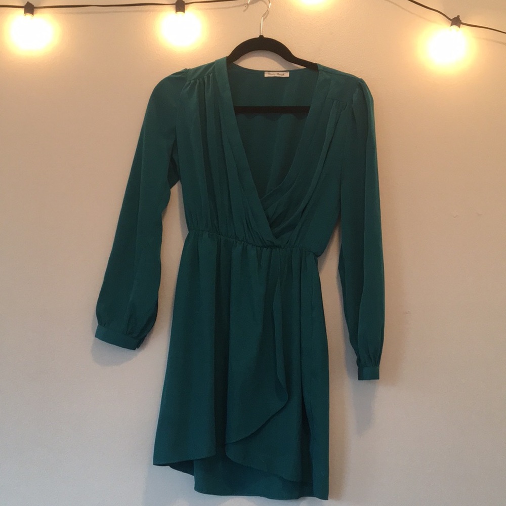 Emerald Green V-Neck Long Sleeved Dress